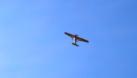 Aerobat am blauen Himmel 578