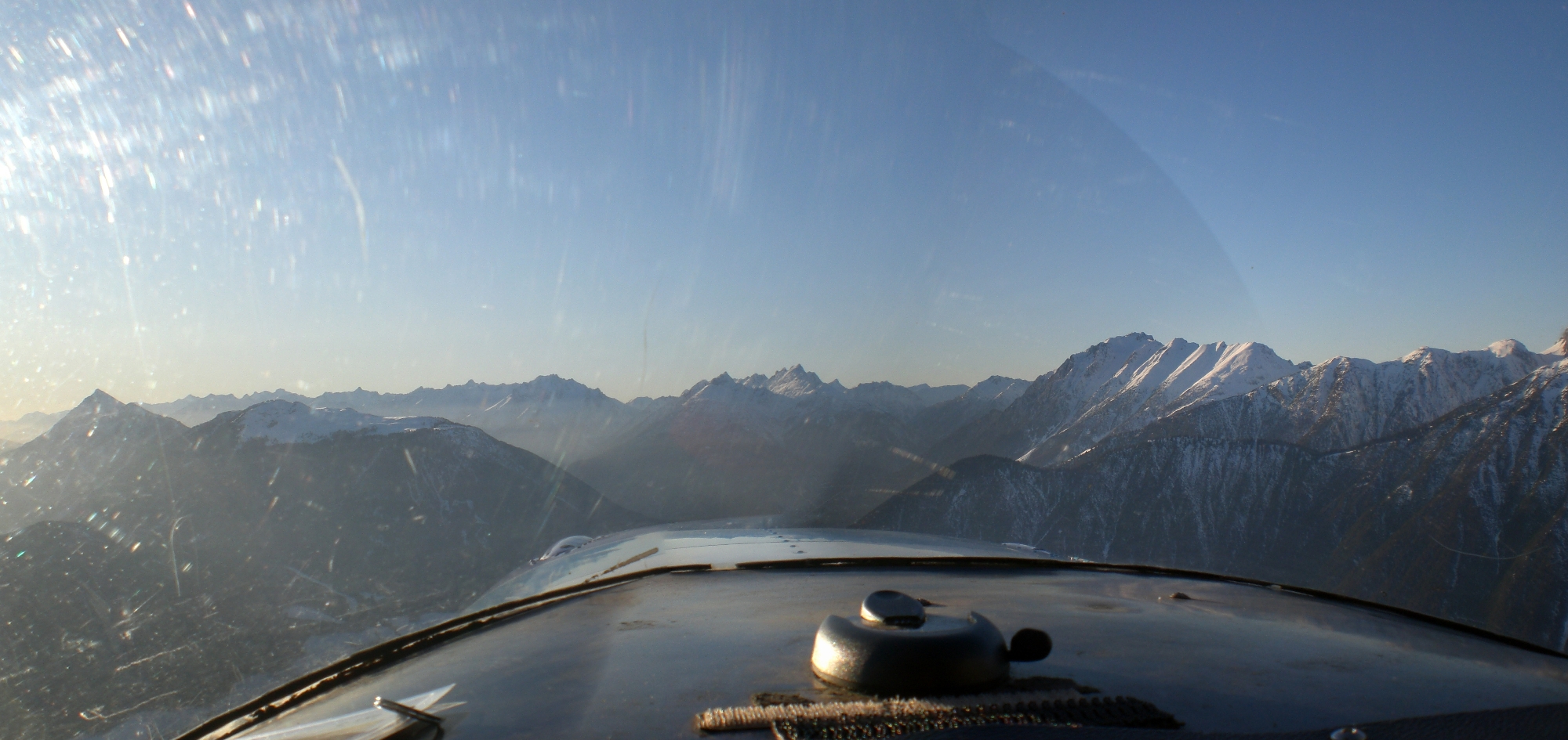 Fliegen über den österreichischen Alpen